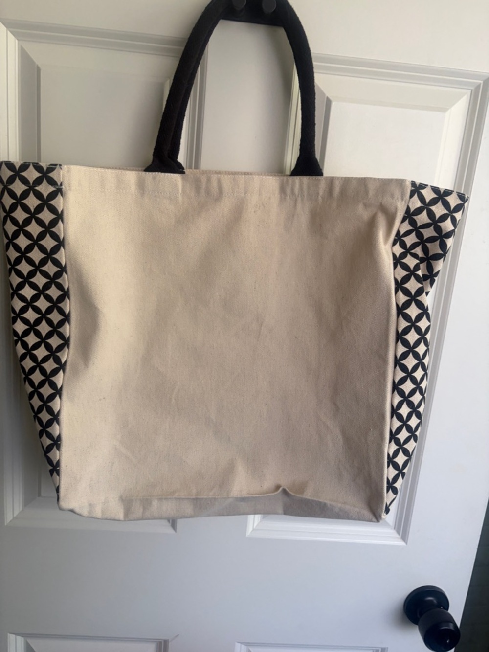 Like new large Hard Rock Hotel & Casino Tulsa Canvas Tote - Black & Cream. - Picture 4 of 8